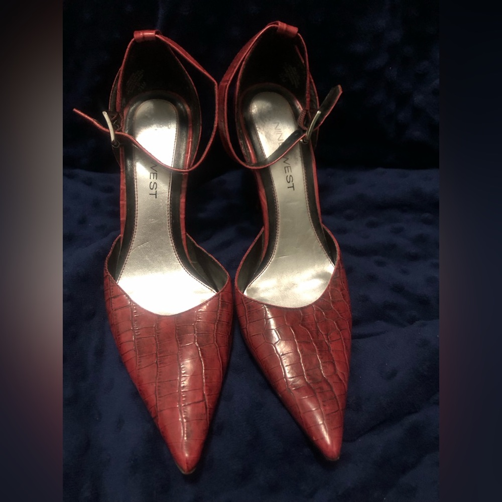 Nine West Leather High Heel Shows Size 71/2